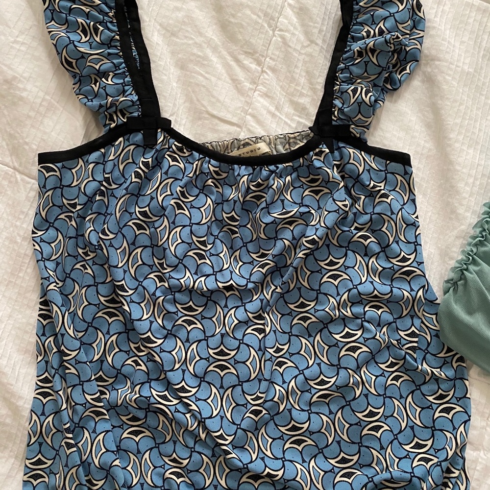 Max Studio Beautiful Tops - Medium - image 2